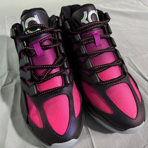 Nike - Picture 4 of 5